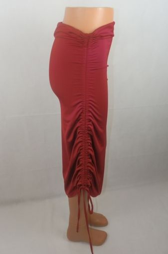 M-L Еластична пола в цвт бордо с интересна кройка
