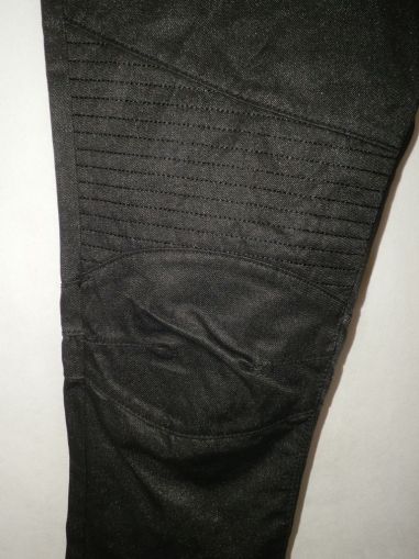 XL Черни дънки с интересна кройка