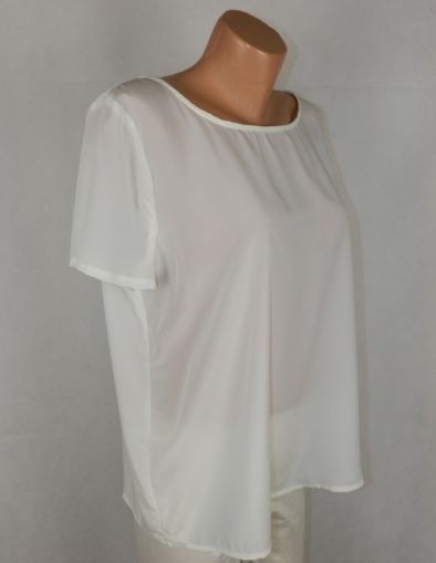 Кремава шифонова блуза с дантелен гръб