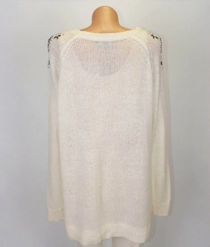 XL Кремав пуловер с украси по ременента
