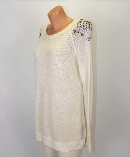 XL Кремав пуловер с украси по ременента
