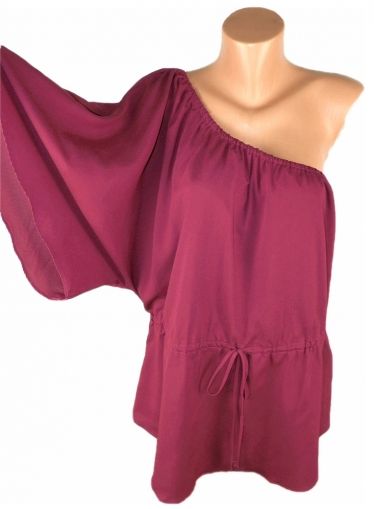 XXL Интересна лека цикламена блуза с едно рамо