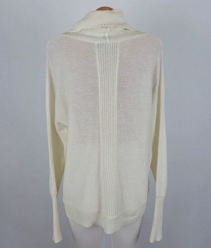 XL-XXL Бял пуловер с голяма яка