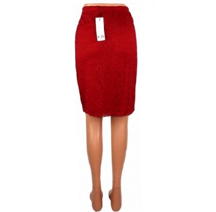 Червена еластична дантелена пола на ластик