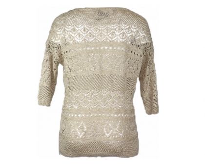 Кремав еластичен пуловер с красива плетка