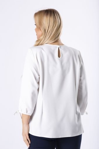 Бяла елегантна блуза с връзки на ръкавите