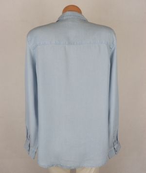 Светло-синя  риза от тънък джинс