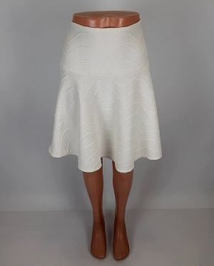 XL GUESS Бяла еластична пола от релефна материя ( с етикет)