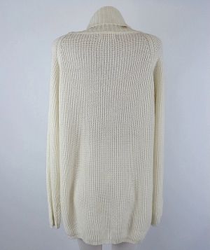 Дълъг кремав пуловер