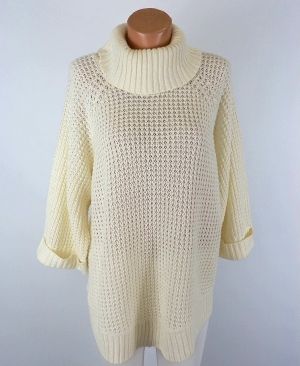 Кремав пуловер с къс ръкав