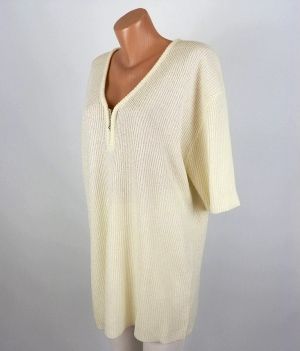 XXL Дълъг кремав машинно-плетен пуловер с къс ръкав