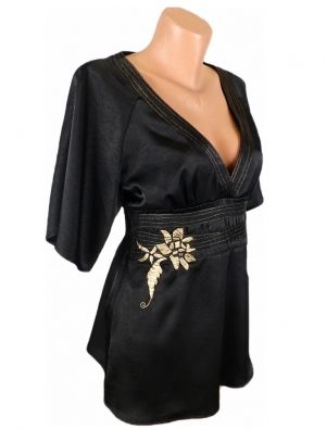 Черна блуза от сатен с бродерии VILA