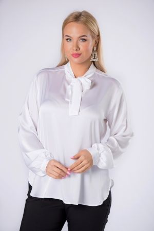 Бяла елегантна блуза от сатен